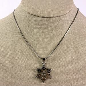Vintage Snowflake Necklace Pendant Silver Christmas 18"